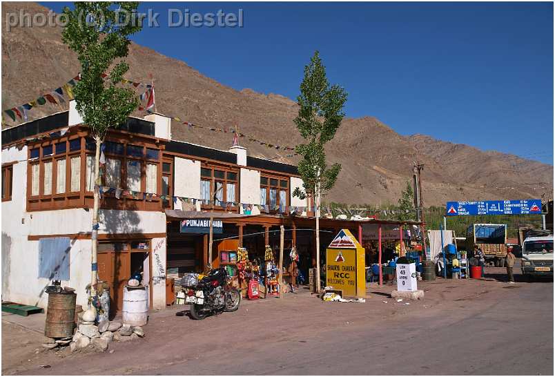 slides/95317050.jpg Himalaya Indien Kloster Ladakh Motorrad Mönch Tanglangla Tempel Tso Moriri Tso kar 95317050