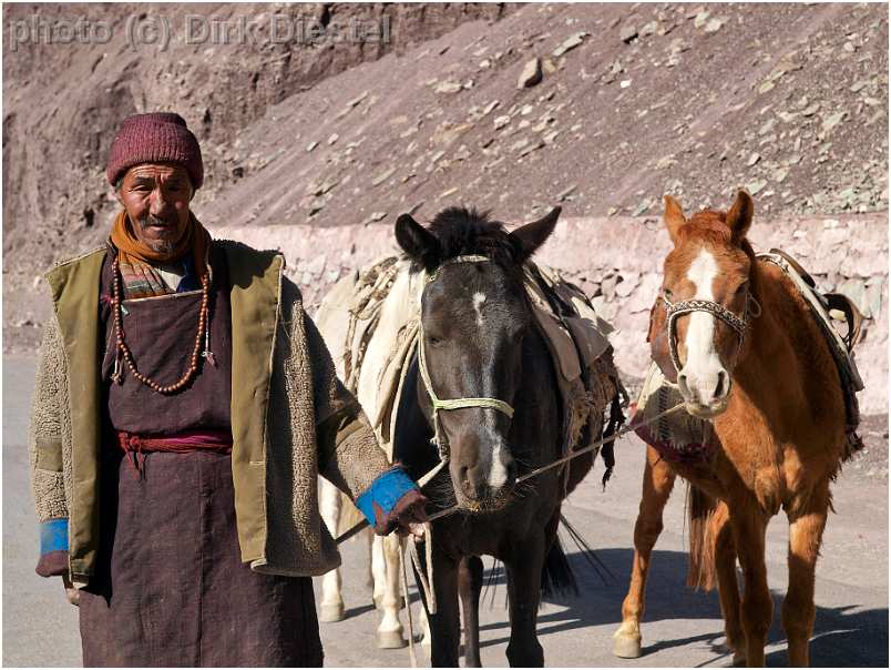 slides/95317071.jpg Himalaya Indien Kloster Ladakh Motorrad Mönch Tanglangla Tempel Tso Moriri Tso kar 95317071